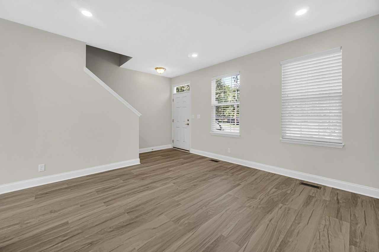 803 W Courtland St - Photo 5 of 31