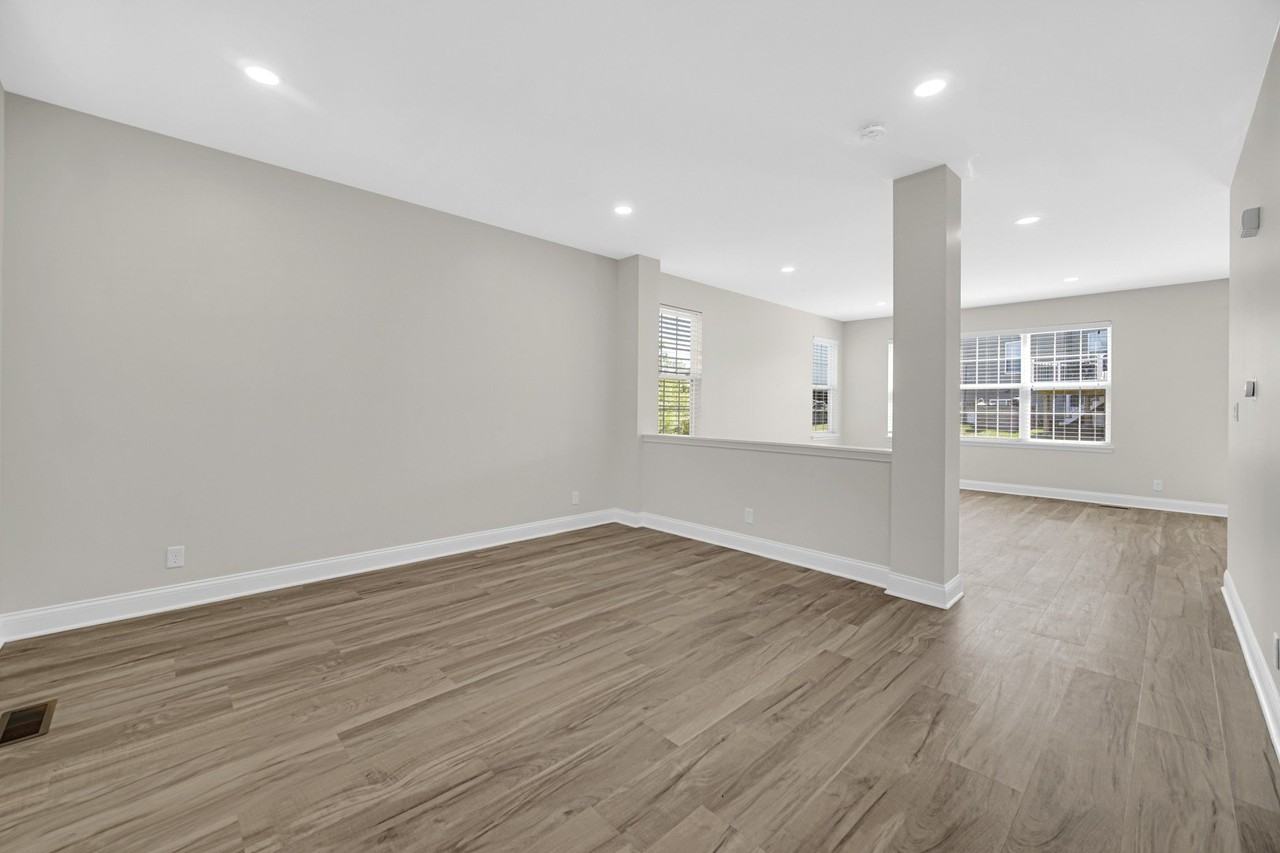 803 W Courtland St - Photo 6 of 31