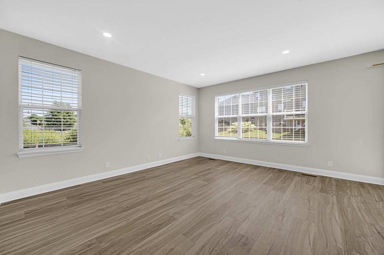 803 W Courtland St - Photo 7 of 31