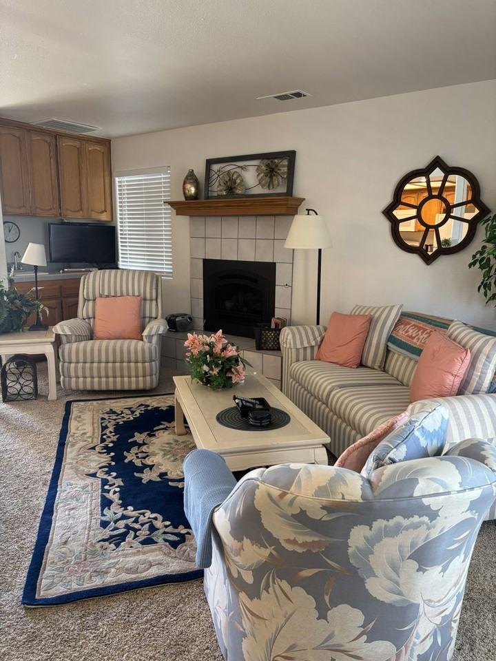 1277 Belridge St #2A - Photo 3 of 10