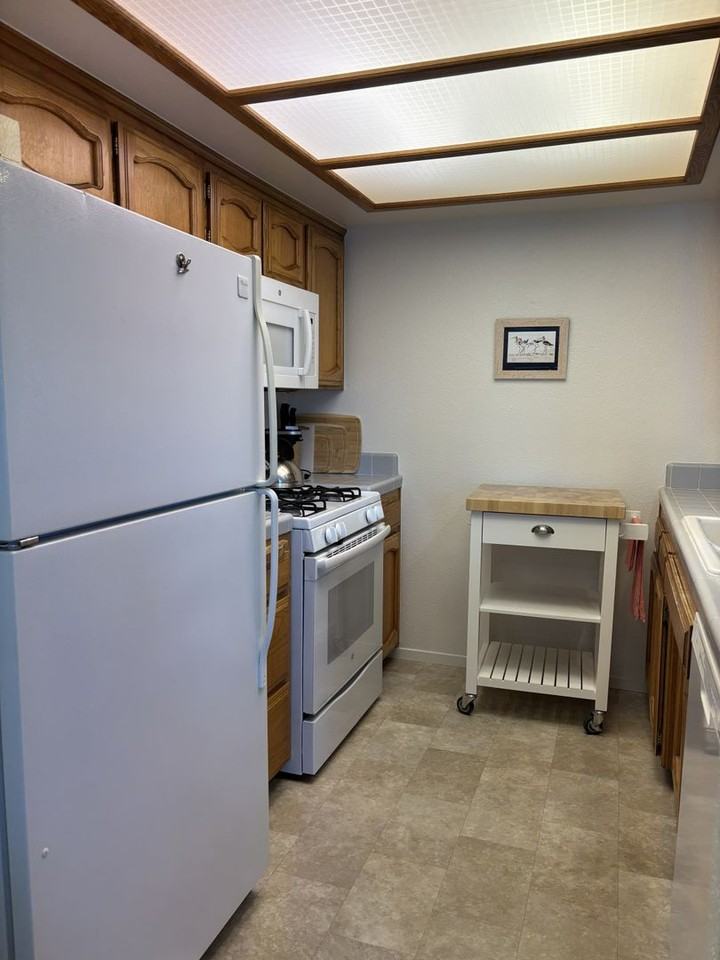 1277 Belridge St #2A - Photo 5 of 10