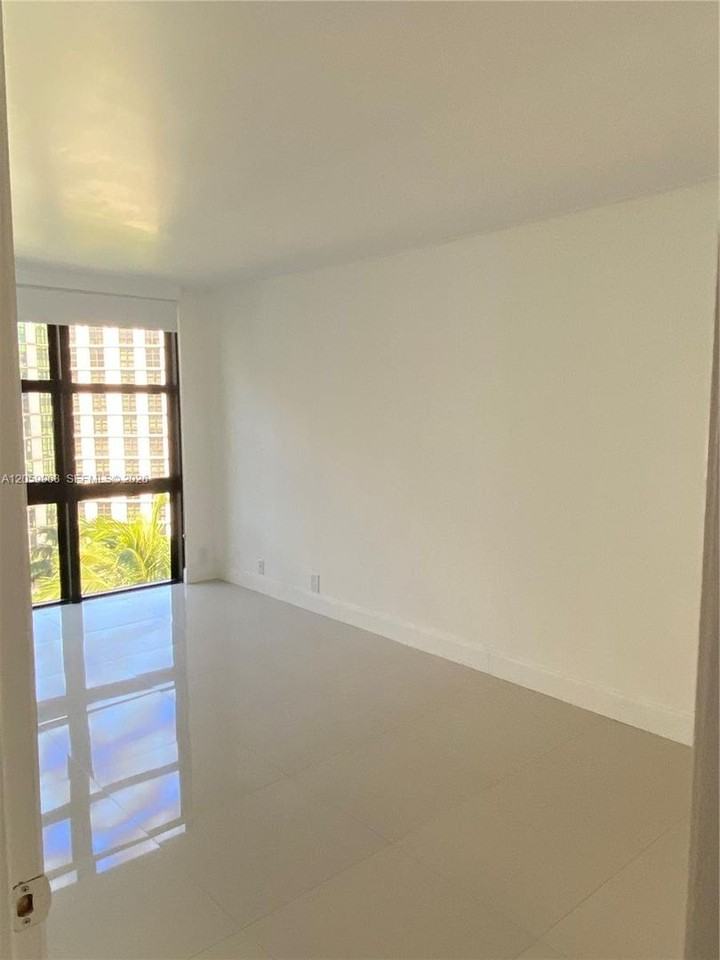 1111 1111 Crandon Blvd A807 A807 - Photo 4 of 13