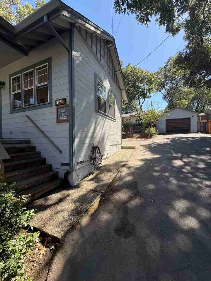 8121 1/2 El Rancho Dr - Photo 3 of 30