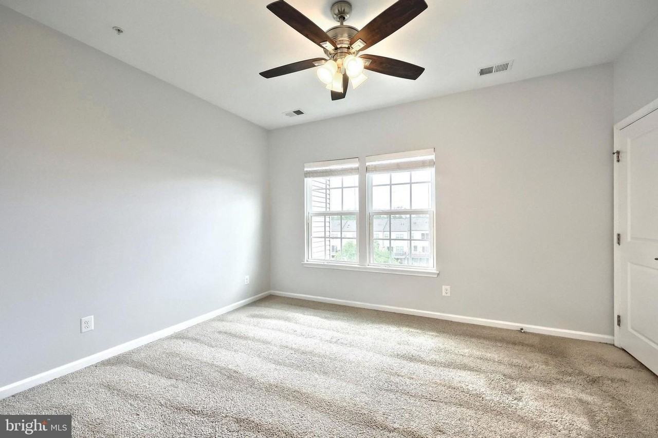 1261 Elderslie Ln - Photo 3 of 33