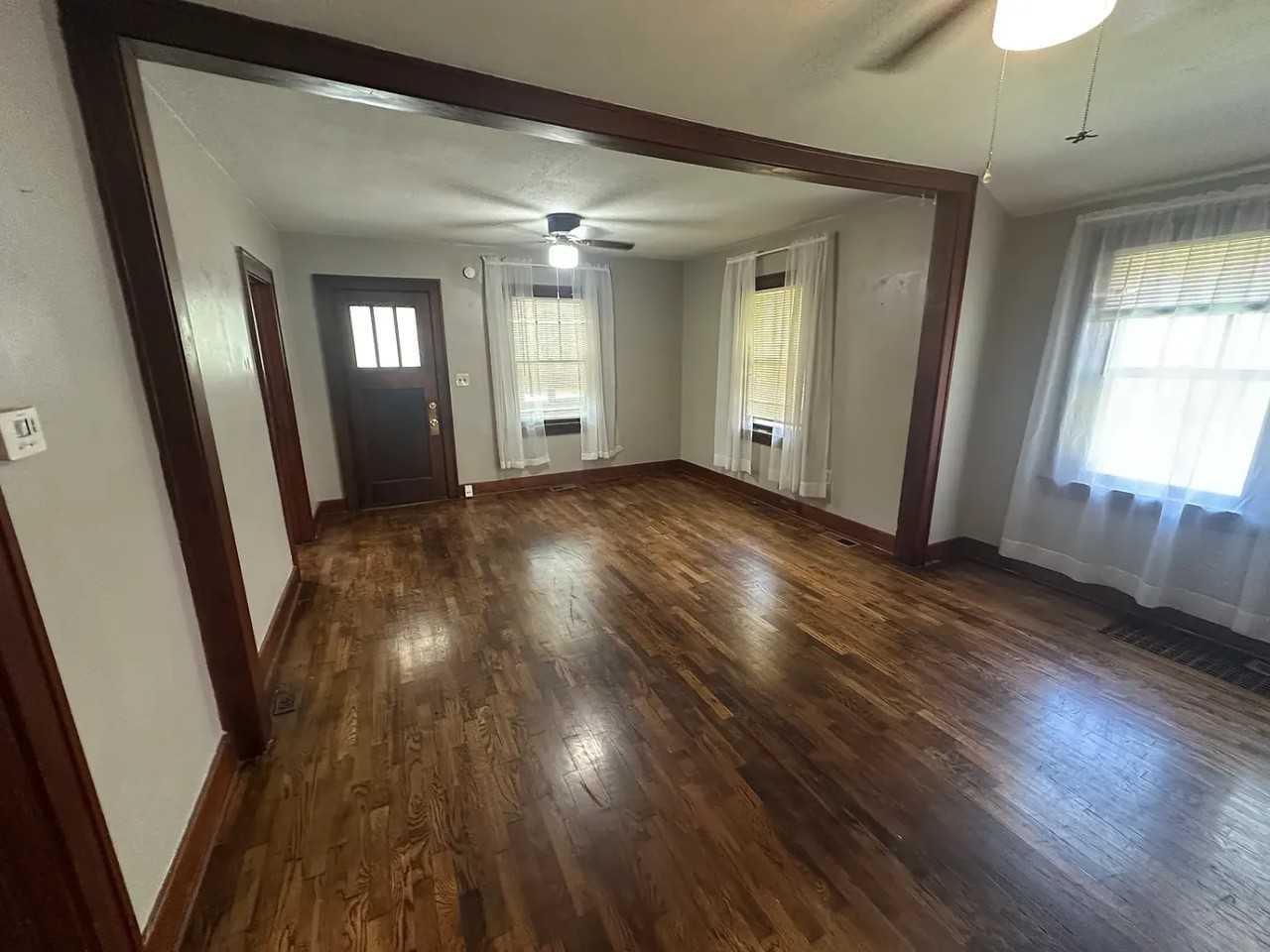 325 E 19th St - Photo 4 of 22