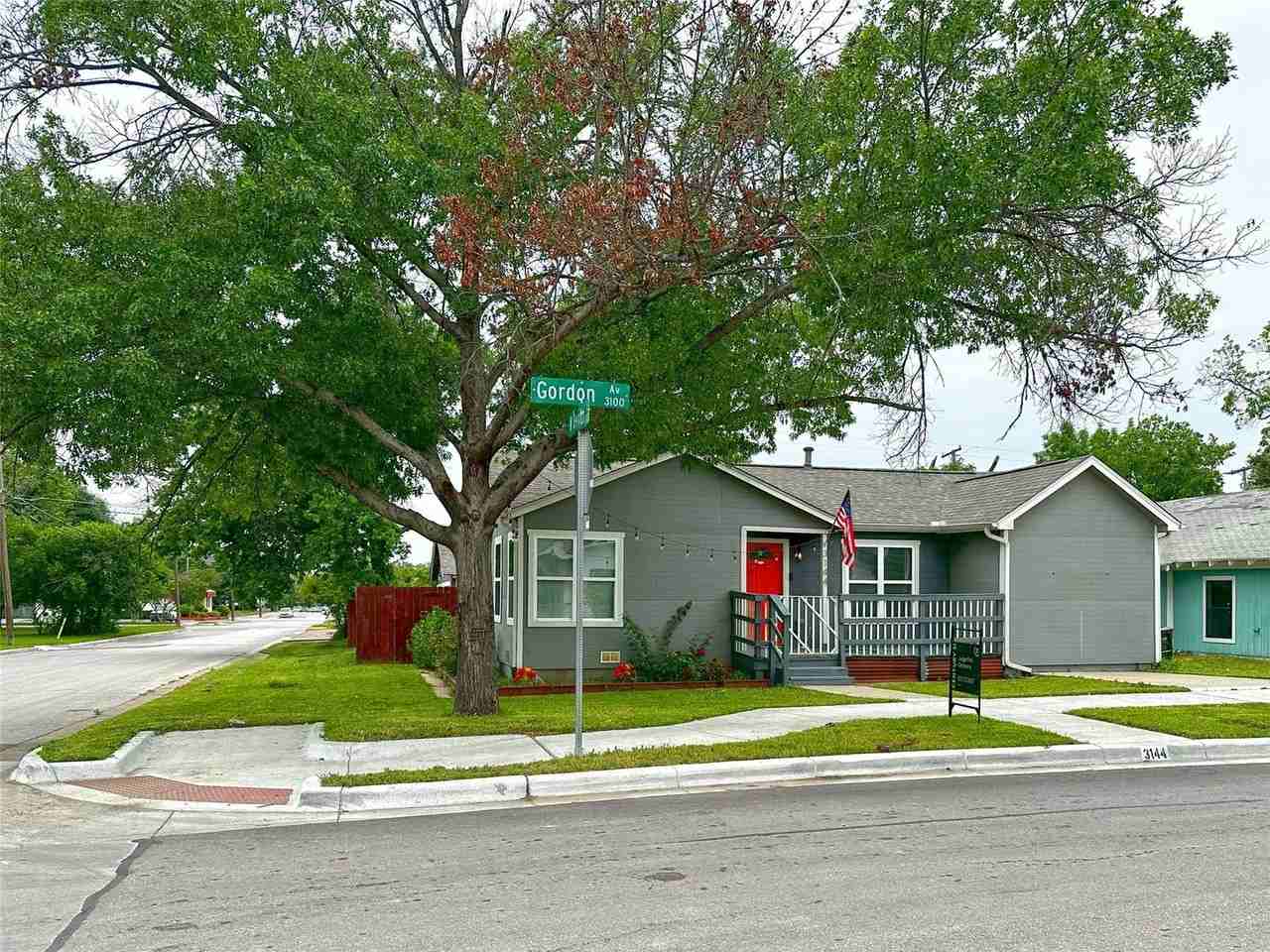3144 Gordon Ave - Photo 3 of 25