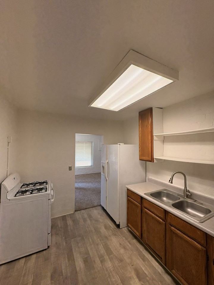 737 Morey Ave - Photo 5 of 12