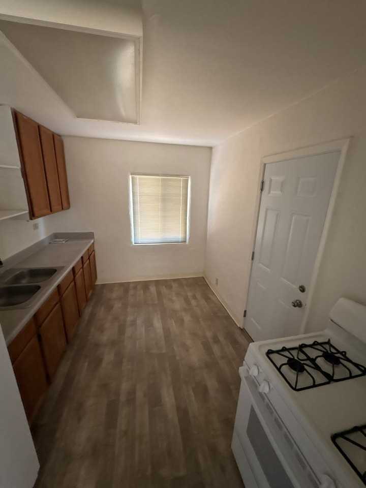 737 Morey Ave - Photo 6 of 12