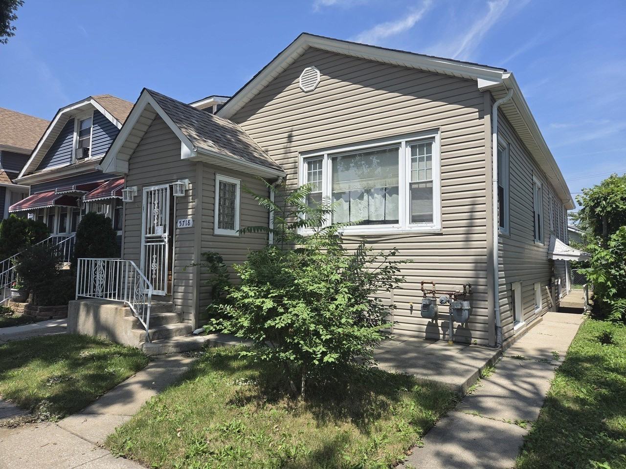 5718 W Melrose St #B - Photo 2 of 17