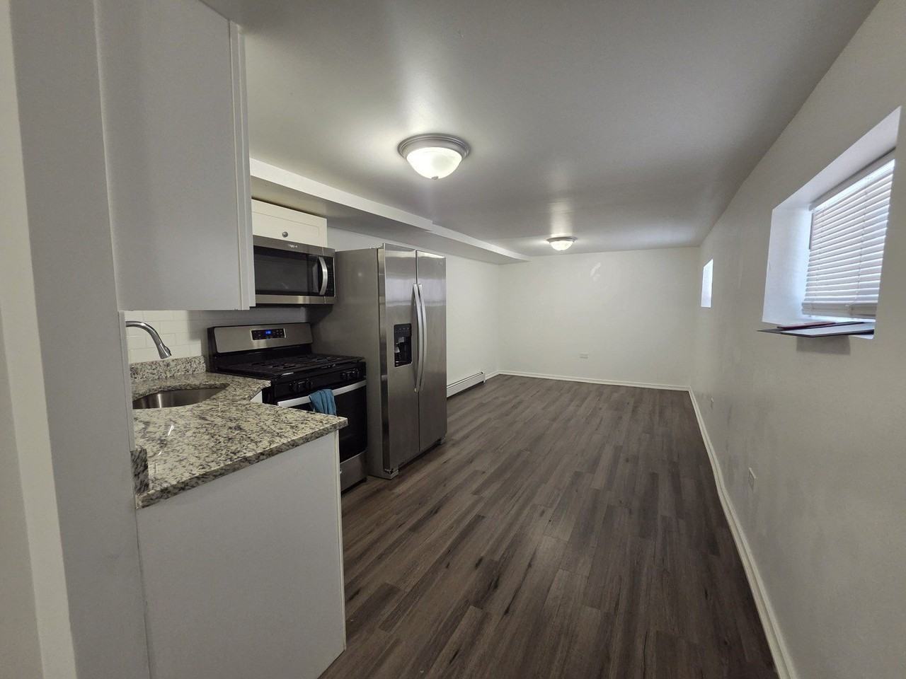 5718 W Melrose St #B - Photo 4 of 17