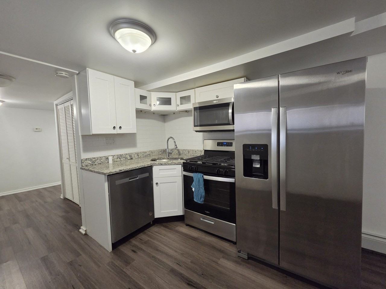 5718 W Melrose St #B - Photo 5 of 17