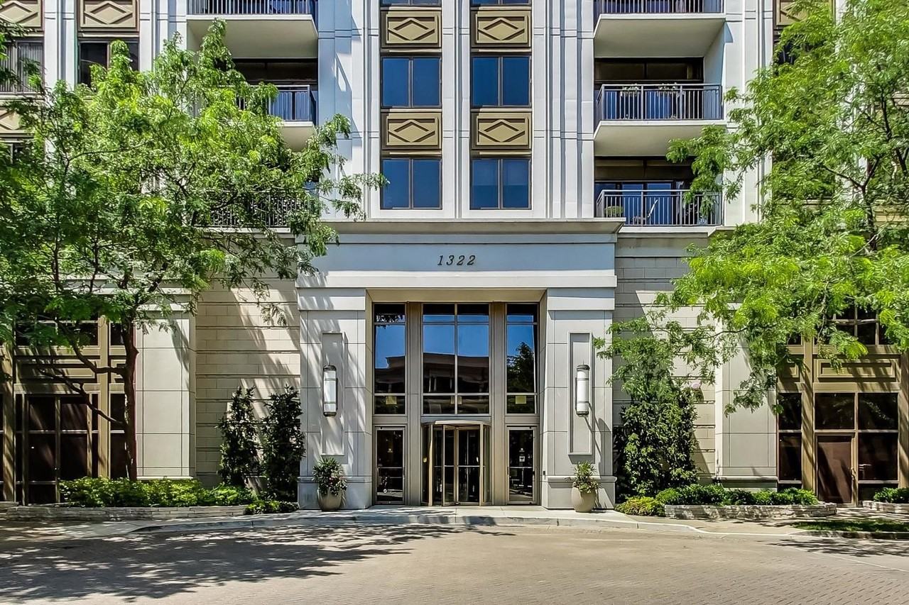 1322 S Prairie Ave #607