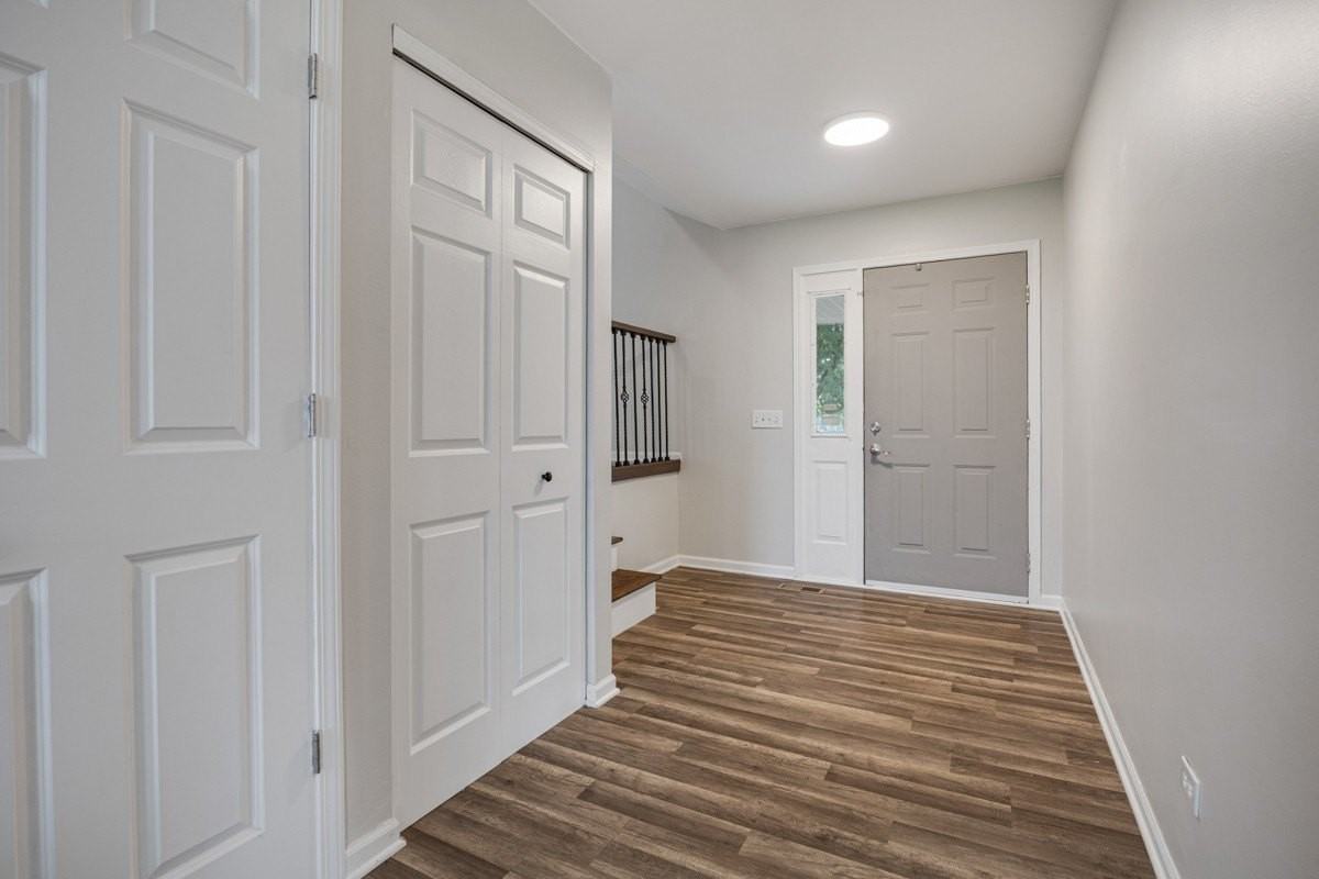 615 Chester Ct E - Photo 3 of 36