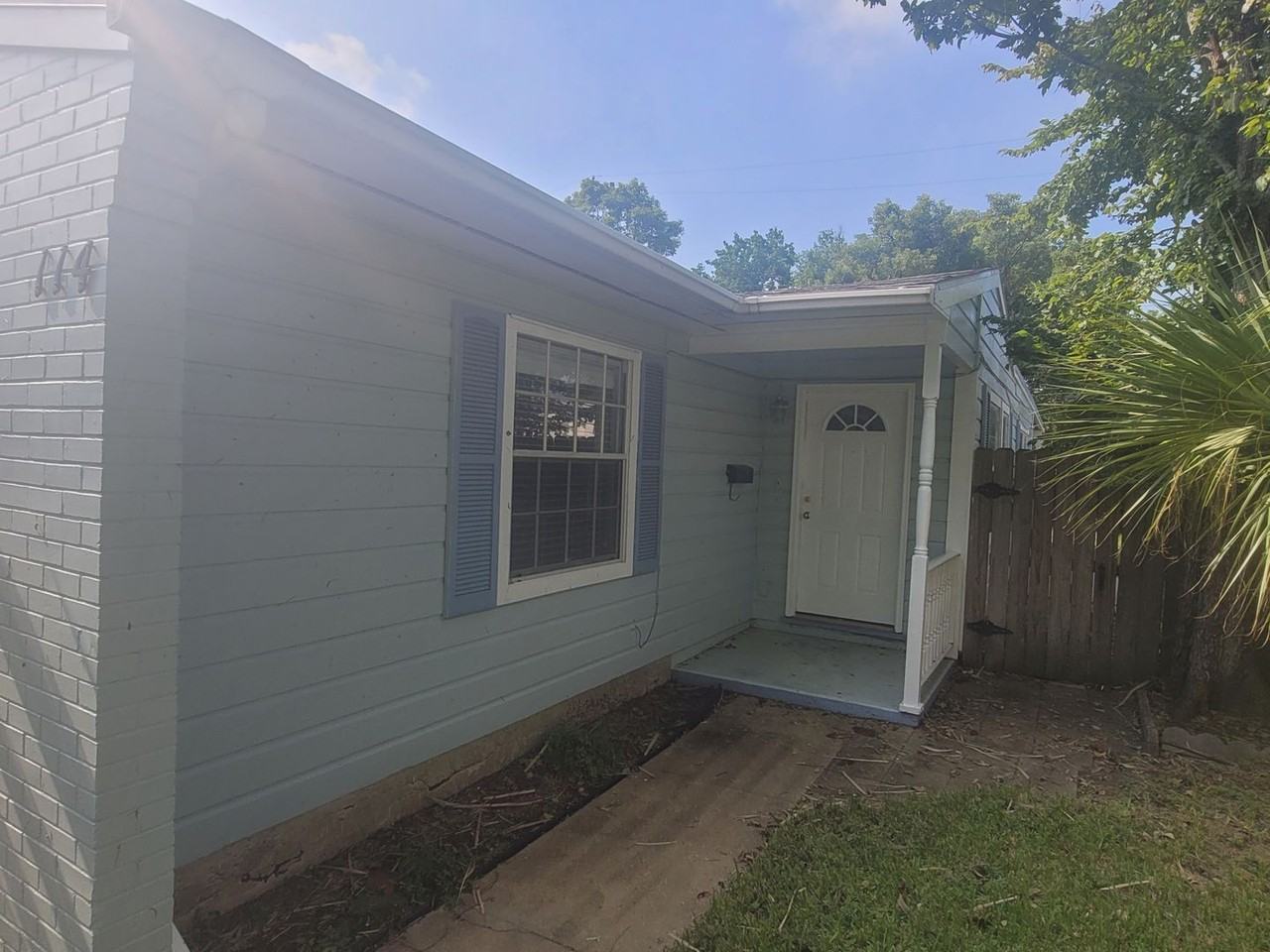 114 Dolphin Ave - Photo 2 of 18