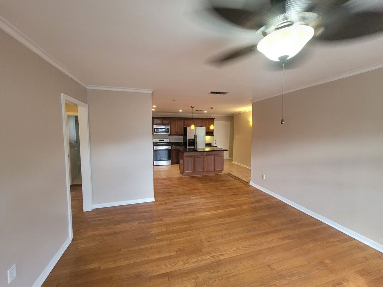 114 Dolphin Ave - Photo 7 of 18