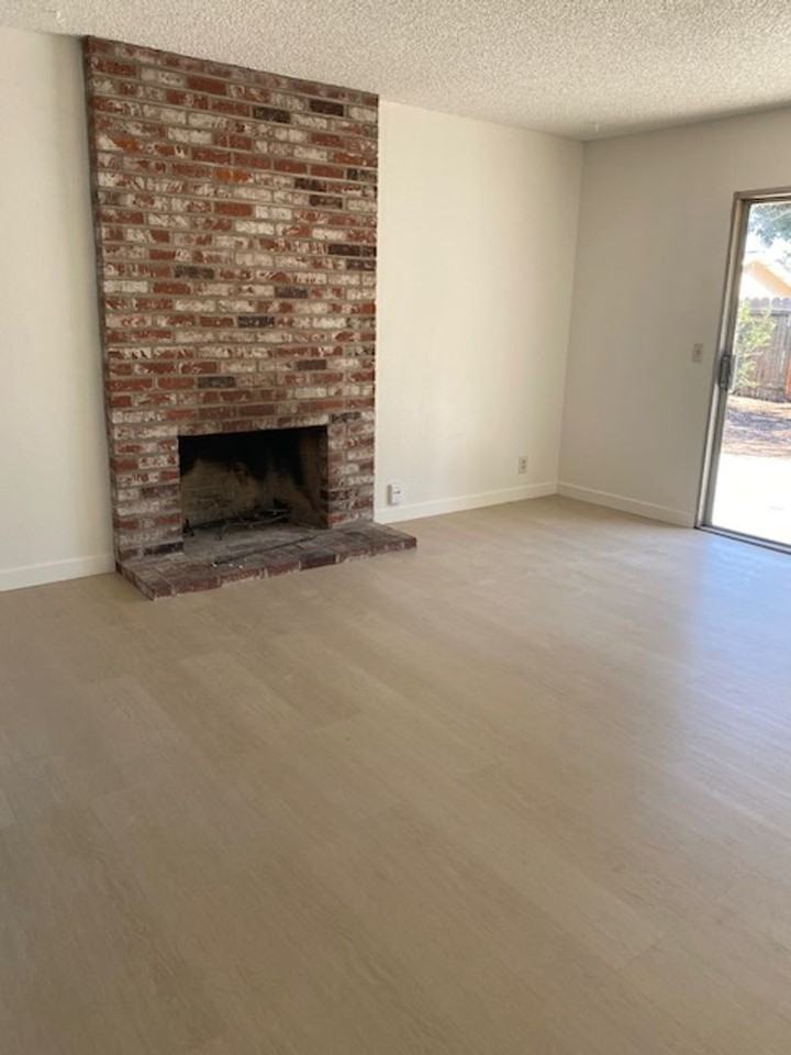 1118 Woodridge Dr - Photo 2 of 13
