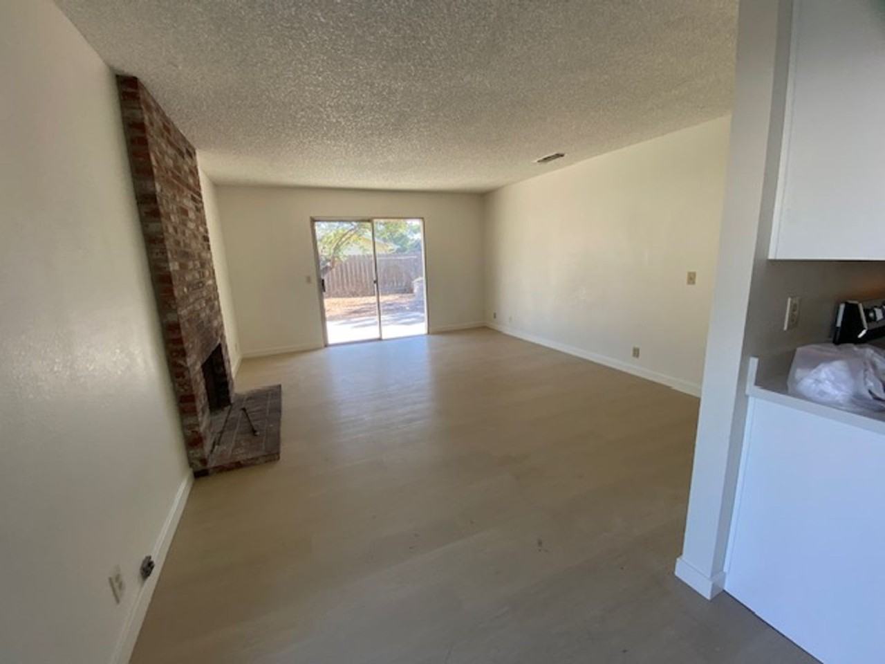 1118 Woodridge Dr - Photo 3 of 13