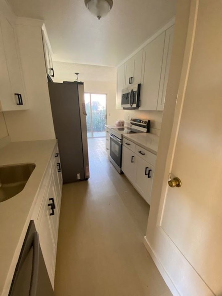 1118 Woodridge Dr - Photo 6 of 13