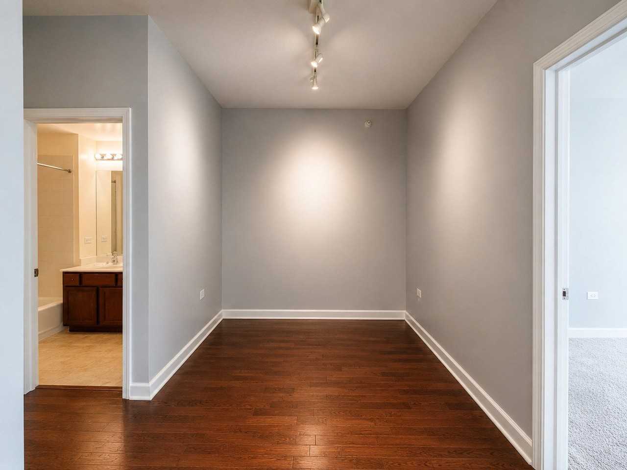 1629 S Prairie Ave #2004 - Photo 4 of 16