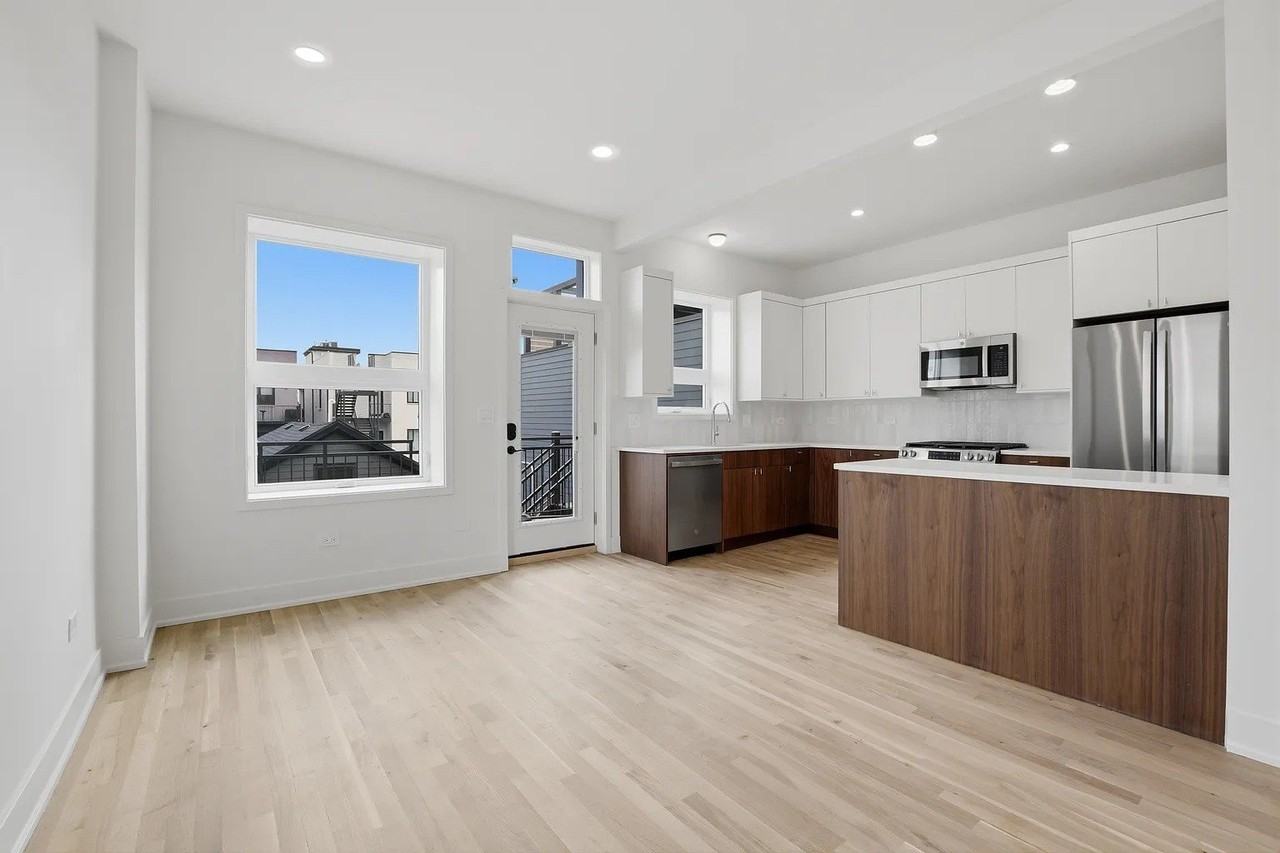 1751 W Superior St #2F - Photo 2 of 3
