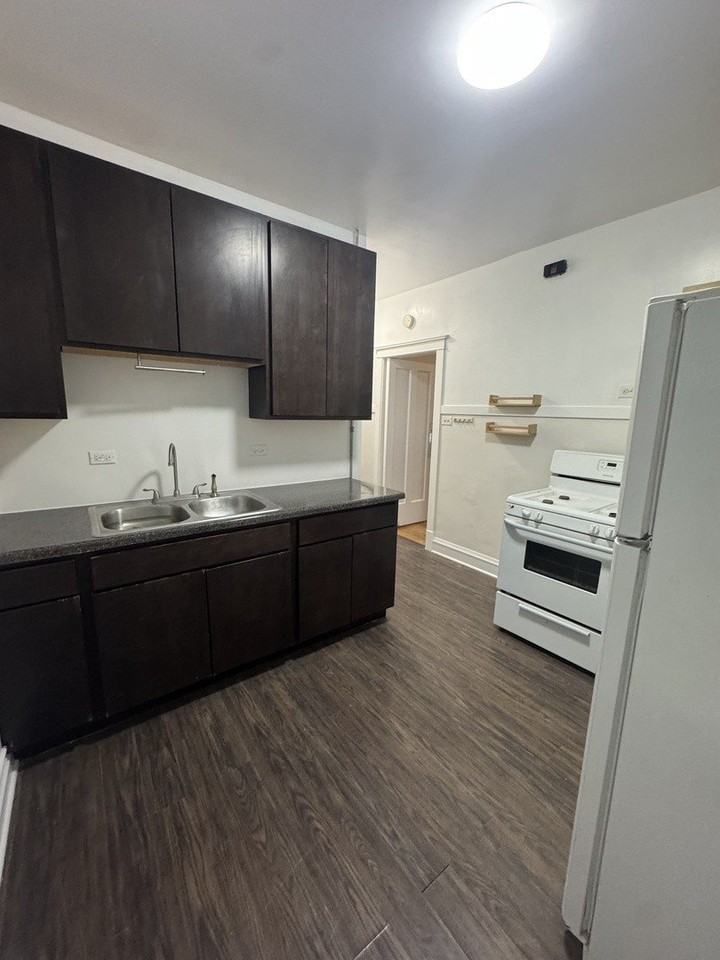 3008 W Cullom Ave #1E - Photo 2 of 18