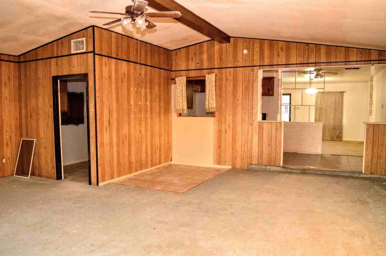 2807 Vanda Ave - Photo 3 of 17