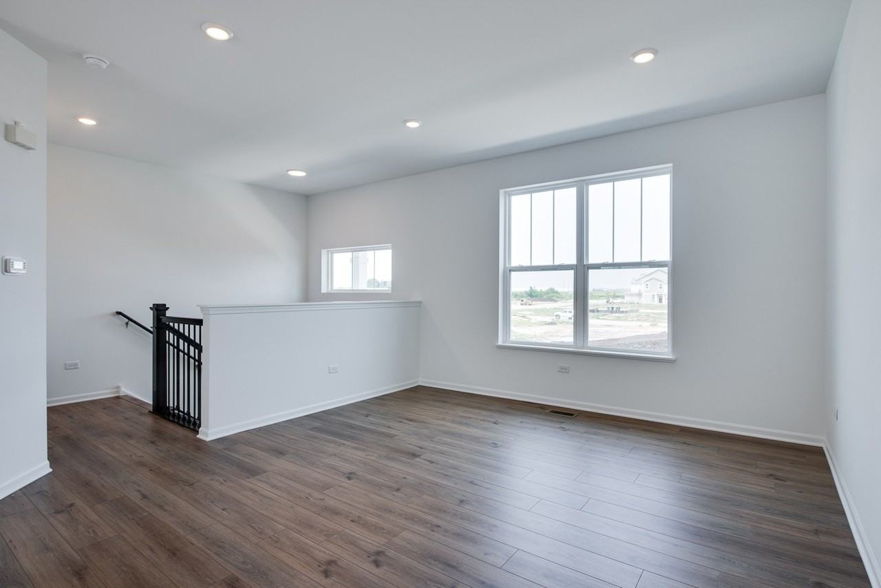 25750 W Yorkshire Dr #25750 - Photo 2 of 25