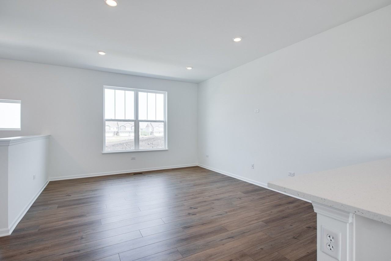 25750 W Yorkshire Dr #25750 - Photo 3 of 25