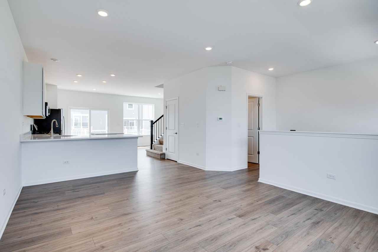 25750 W Yorkshire Dr #25750 - Photo 4 of 25