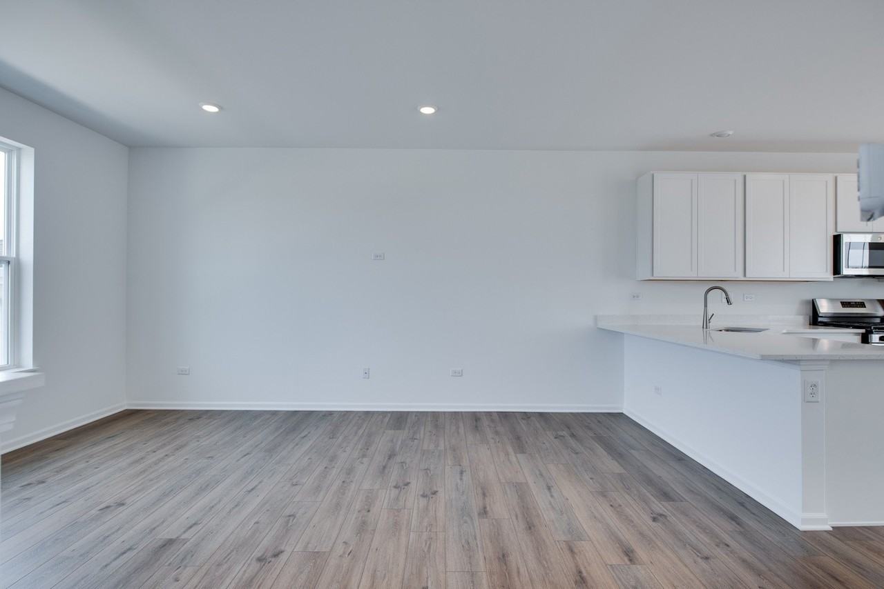 25750 W Yorkshire Dr #25750 - Photo 7 of 25