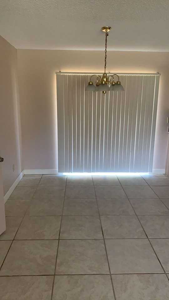 313 Nw Tyler Ave - Photo 3 of 9