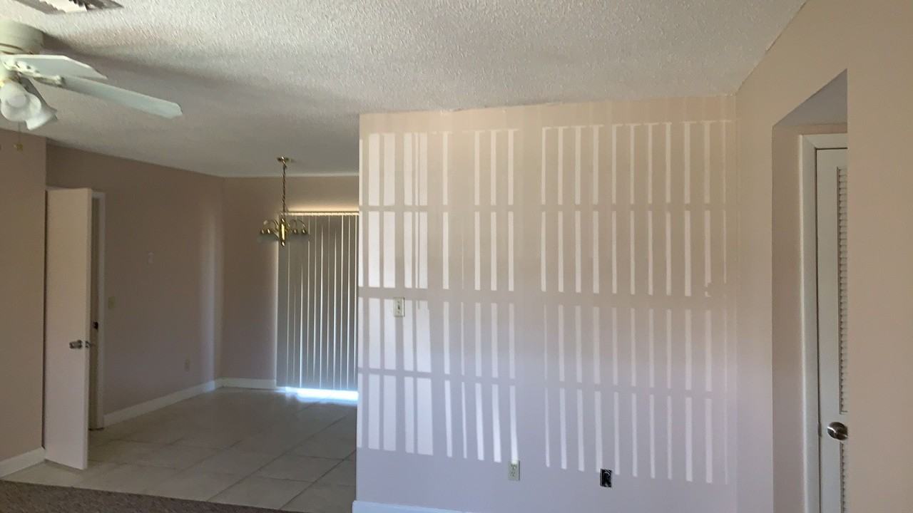 313 Nw Tyler Ave - Photo 4 of 9