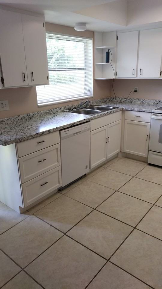 313 Nw Tyler Ave - Photo 5 of 9
