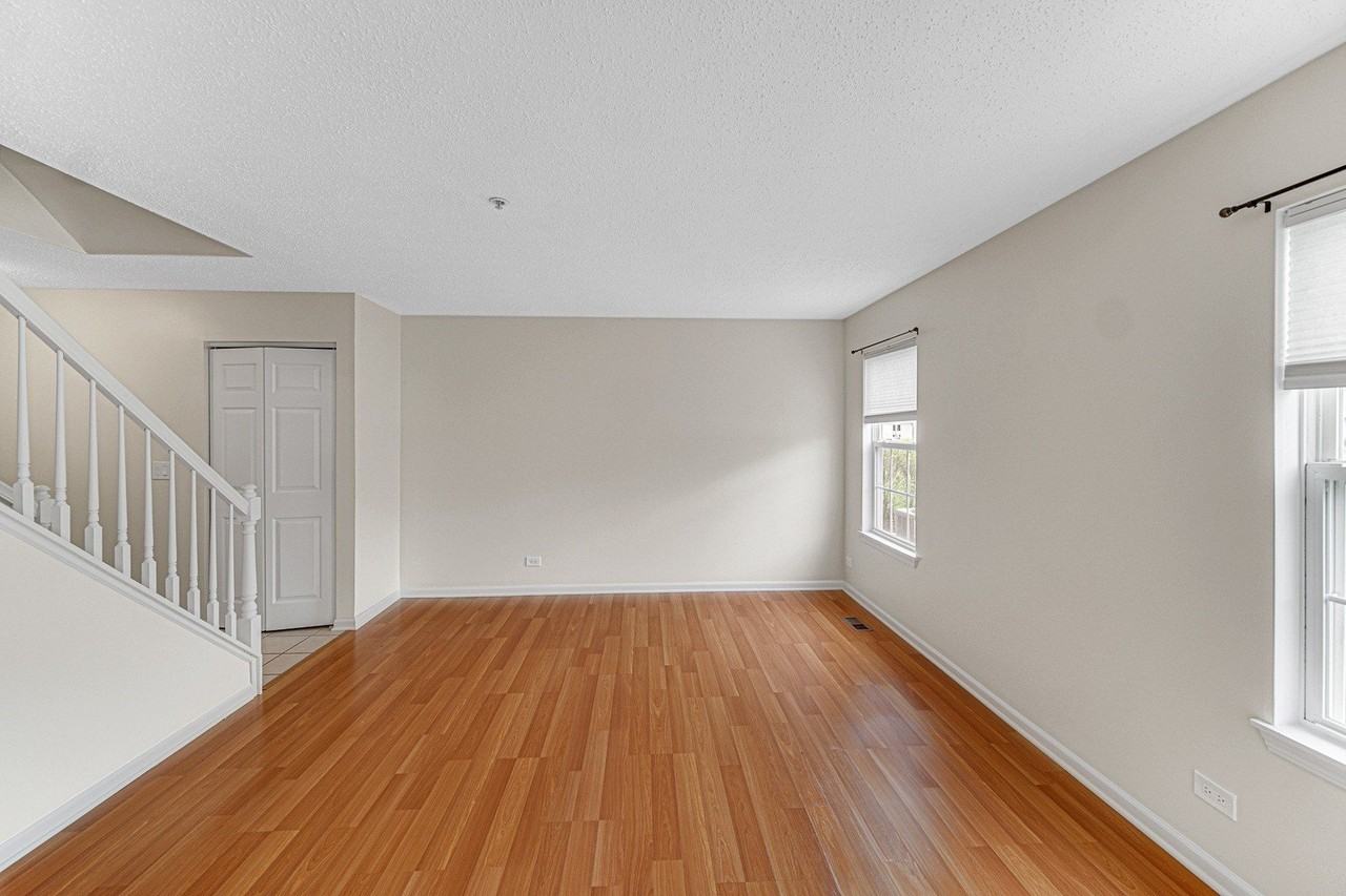 2588 Dickens Ct - Photo 4 of 21