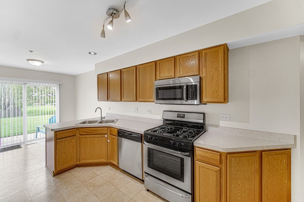 2588 Dickens Ct - Photo 5 of 21