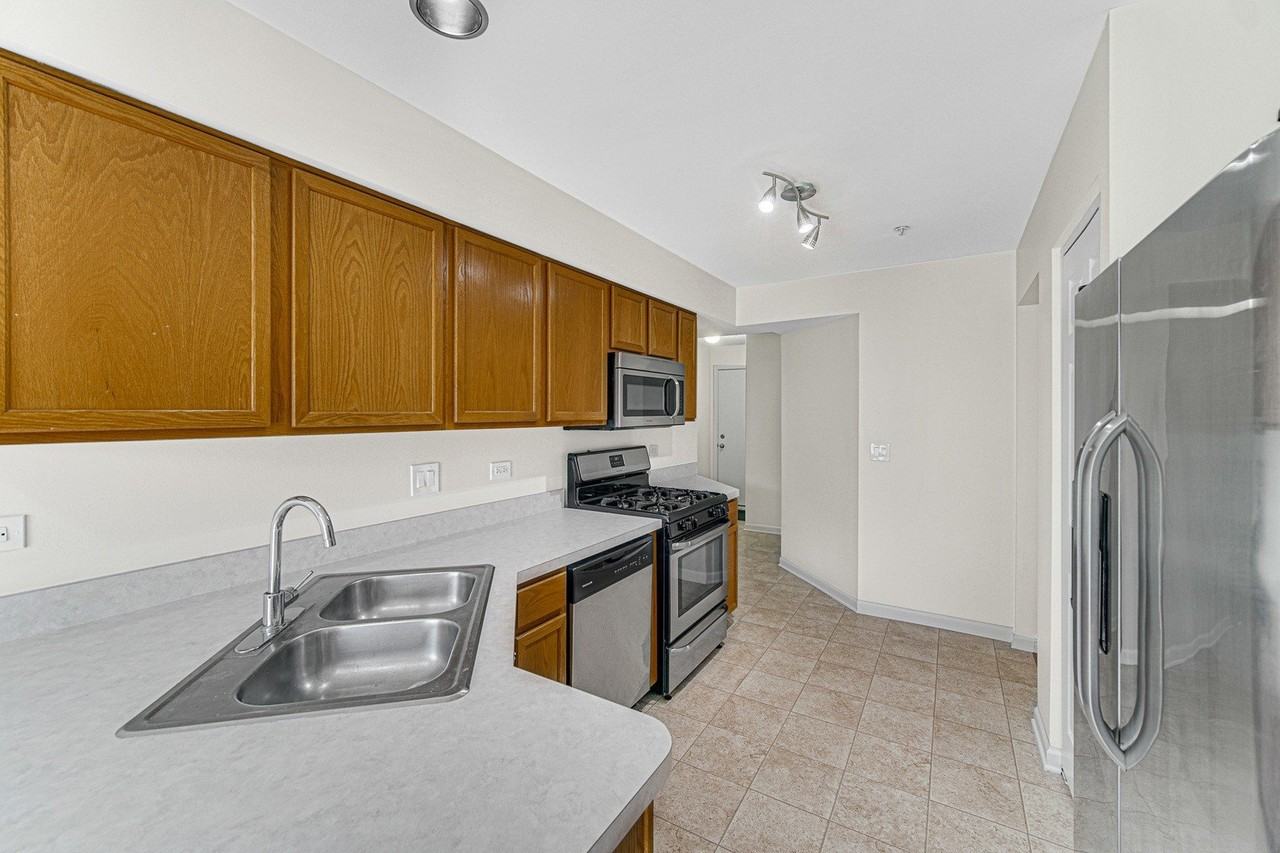 2588 Dickens Ct - Photo 6 of 21