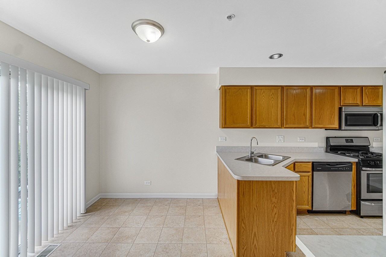 2588 Dickens Ct - Photo 7 of 21