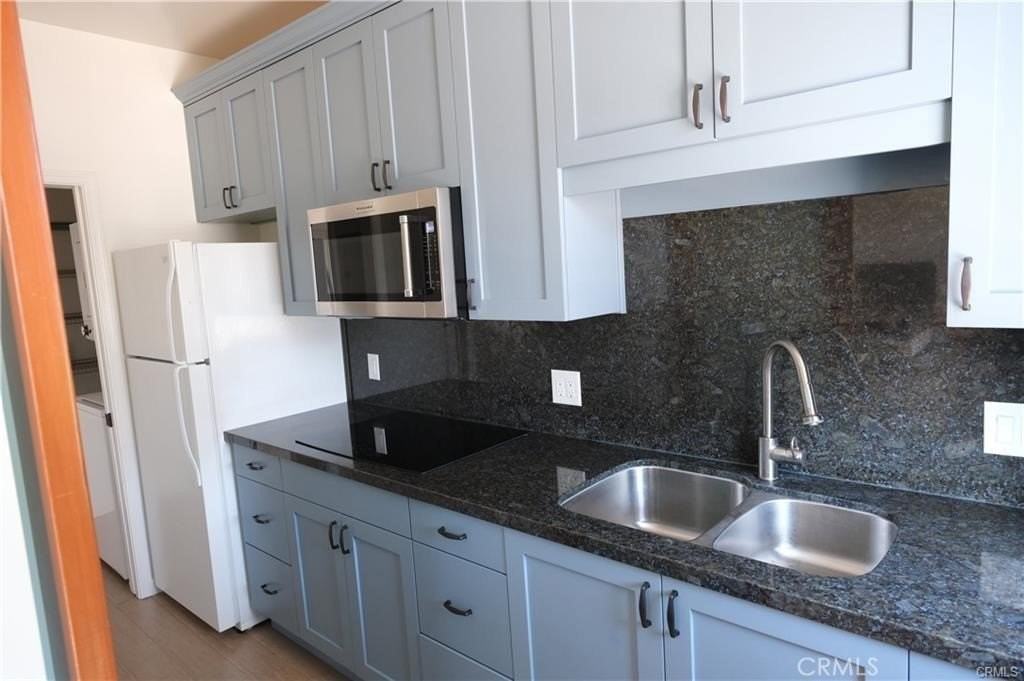 1955 Las Lomitas Dr - Photo 2 of 9