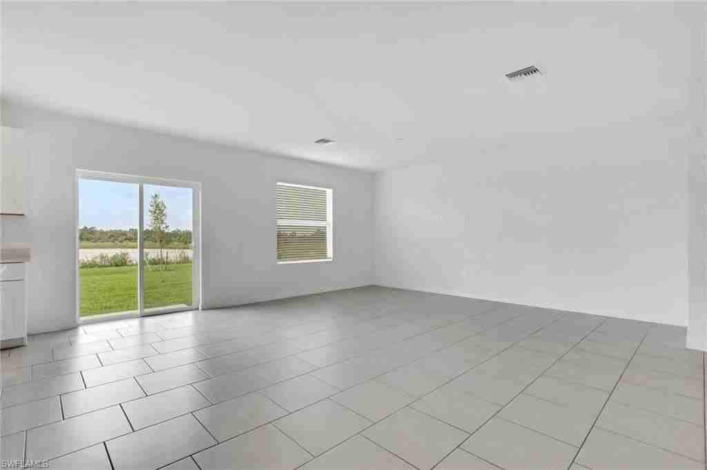 19550 Fairhill Ct - Photo 5 of 35