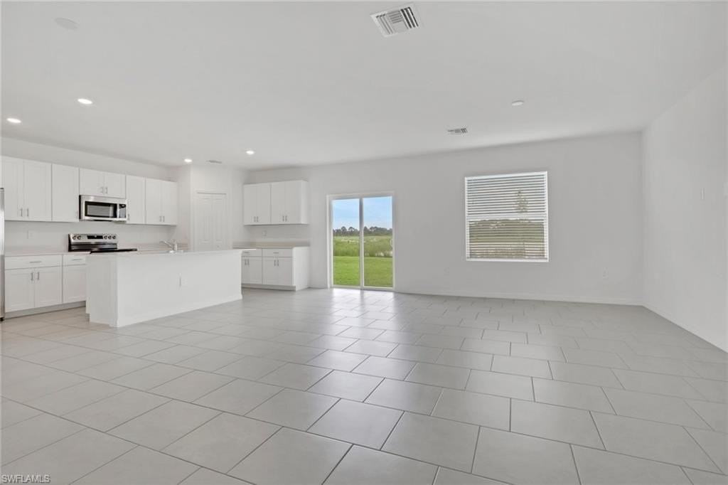 19550 Fairhill Ct - Photo 7 of 35