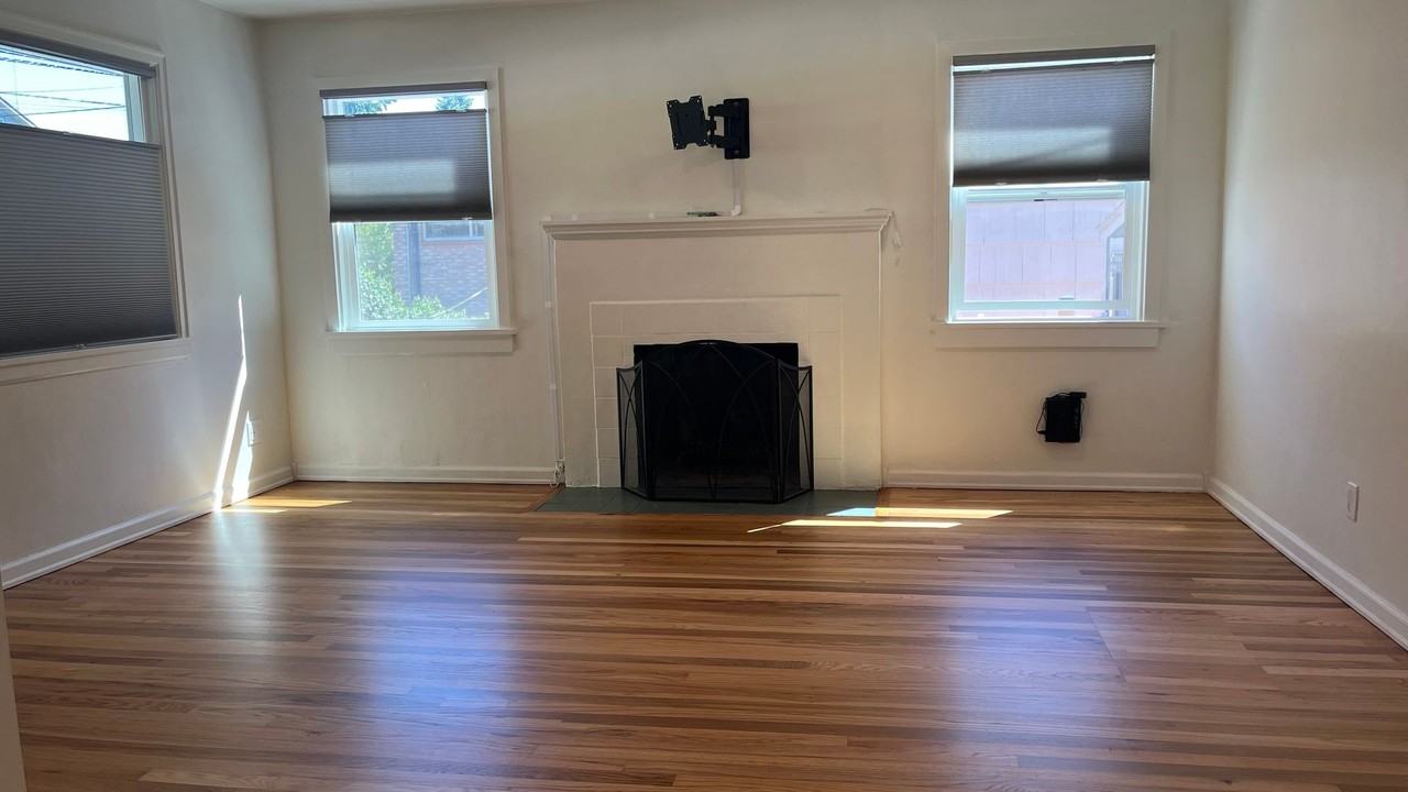 7523 24th Ave Nw - Photo 6 of 30
