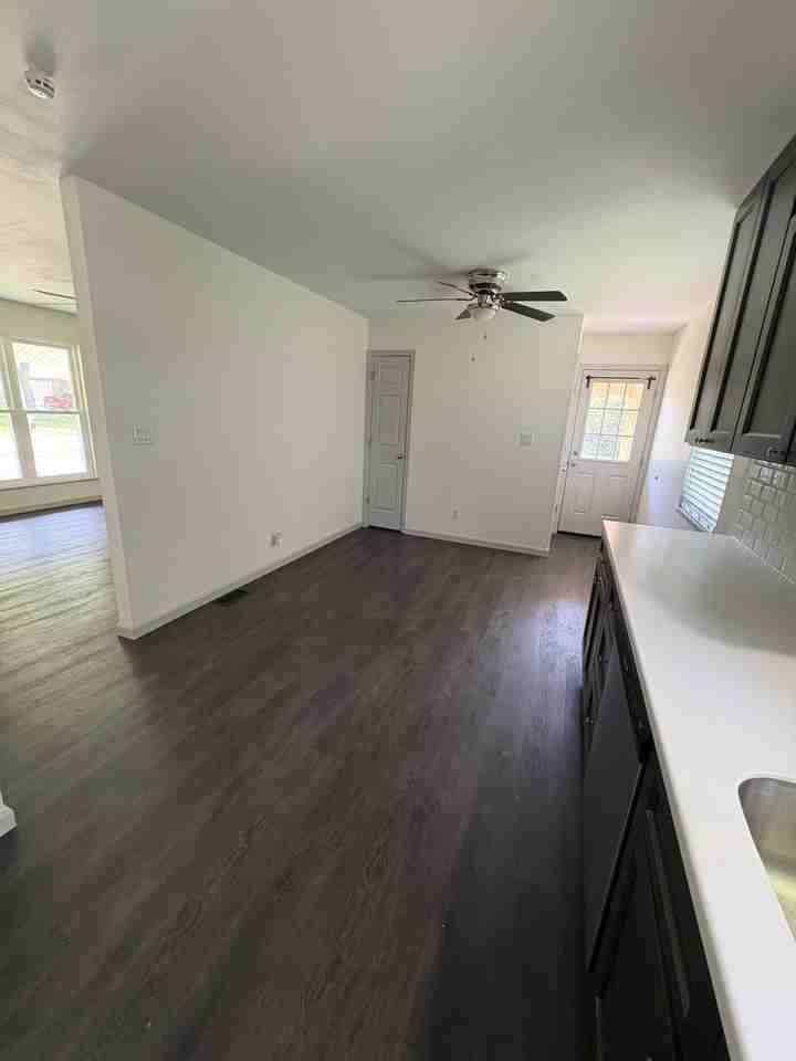 904 Montgomery Ave - Photo 5 of 17