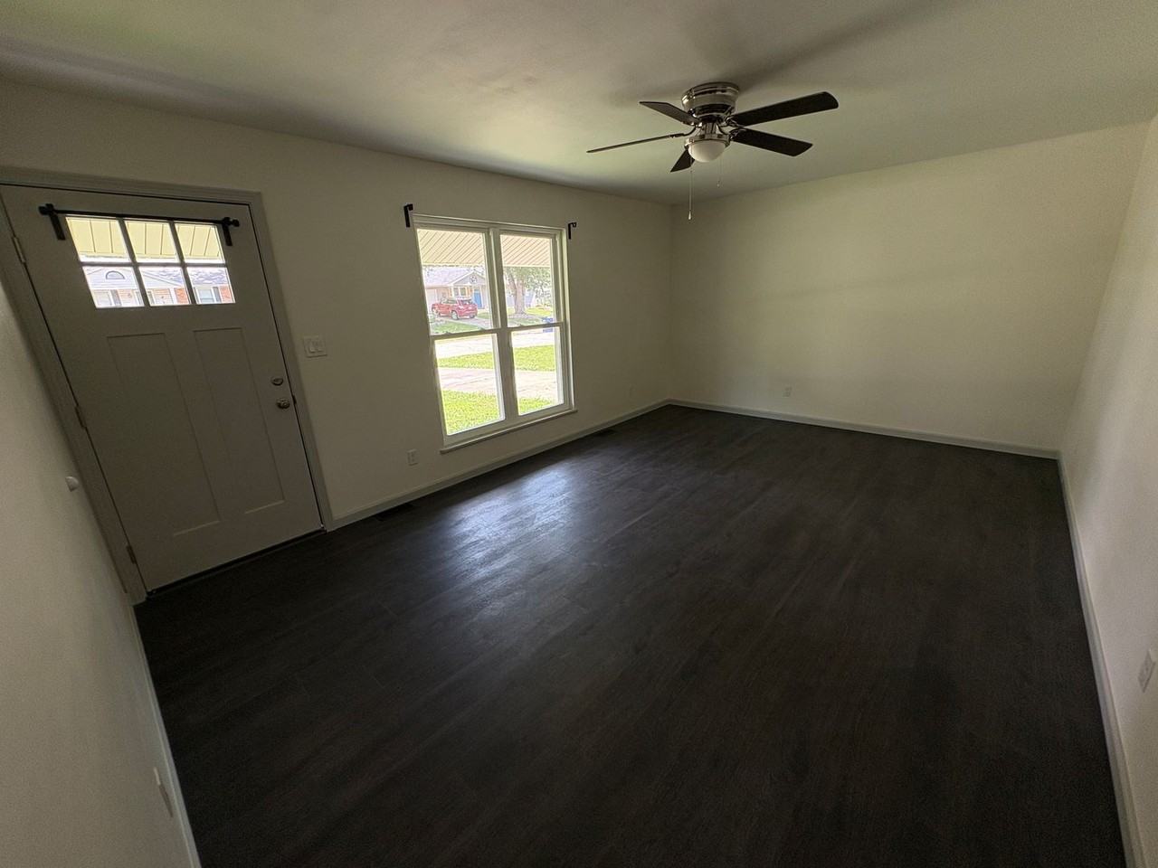 904 Montgomery Ave - Photo 6 of 17