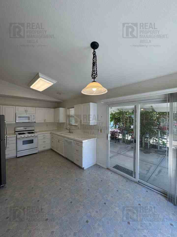 1266 Euclid St - Photo 7 of 34