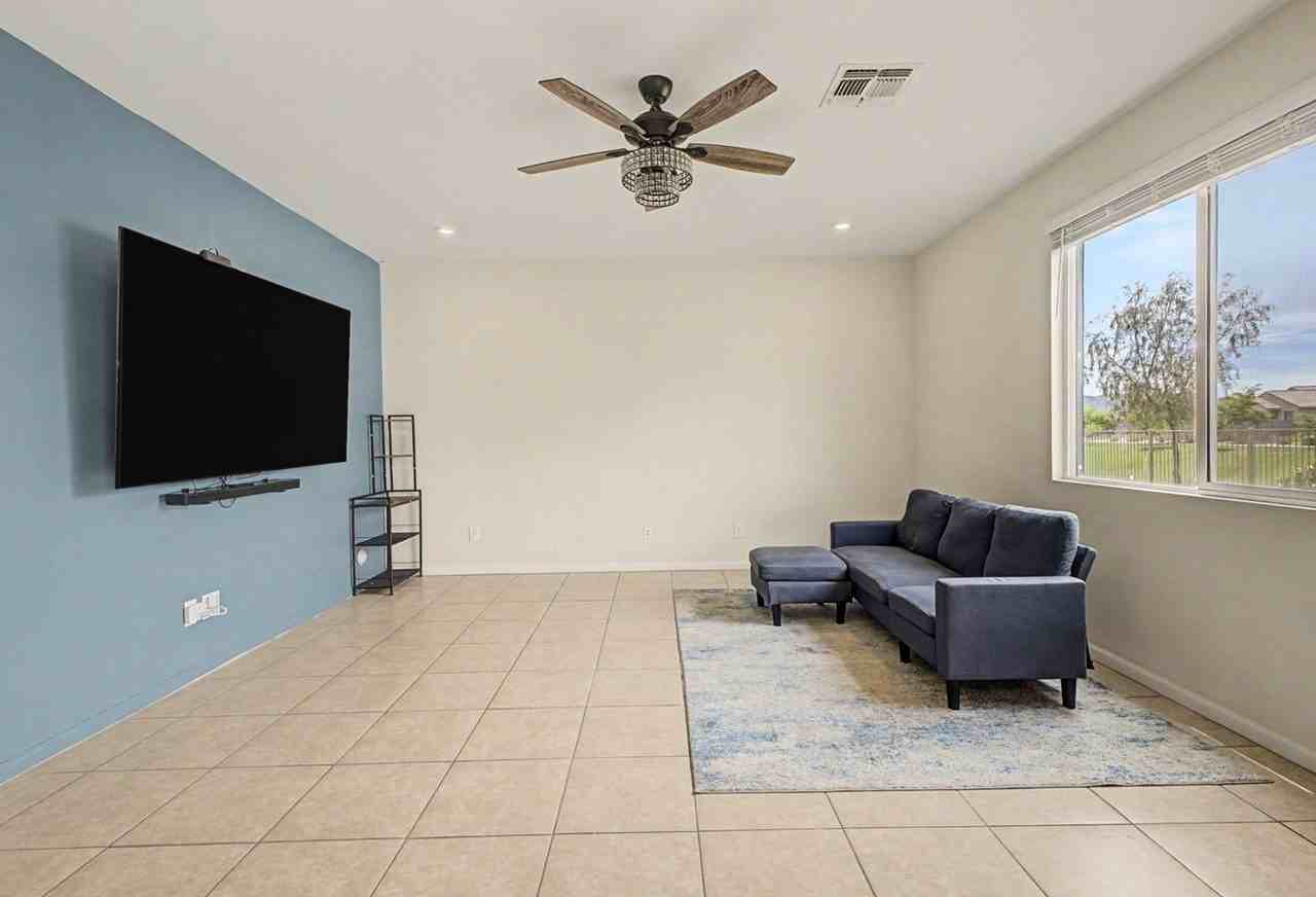 35 S Biella Pl - Photo 6 of 19