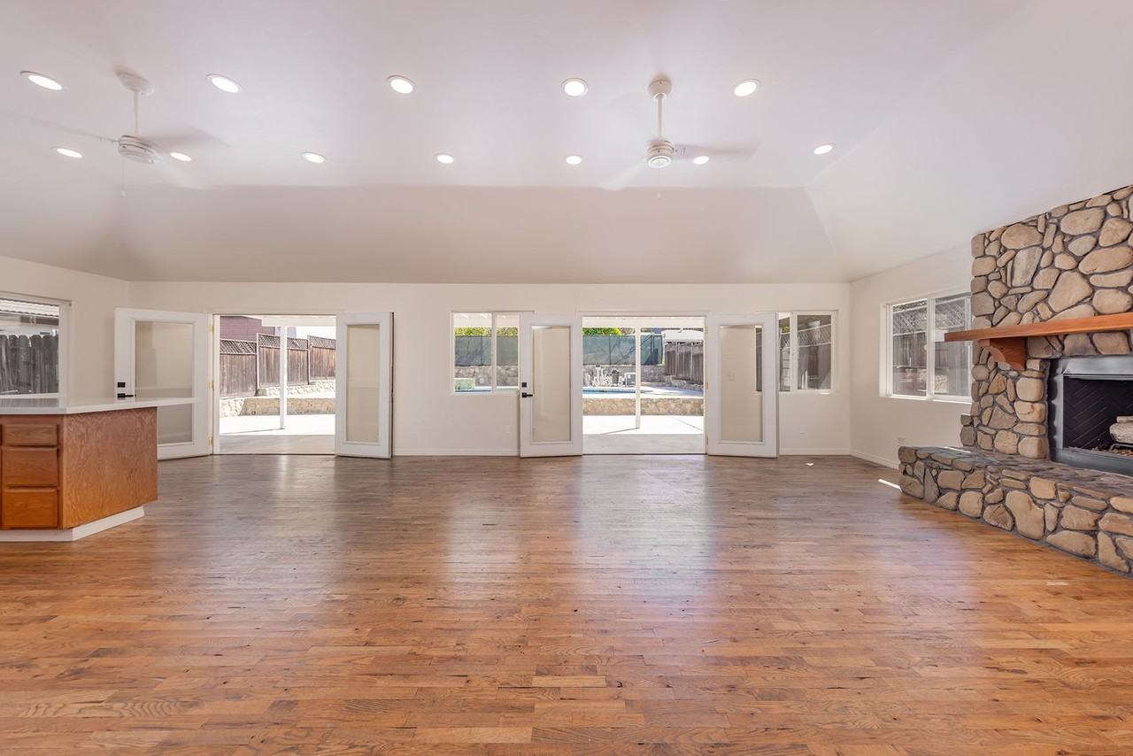 304 El Conejo Dr - Photo 4 of 28