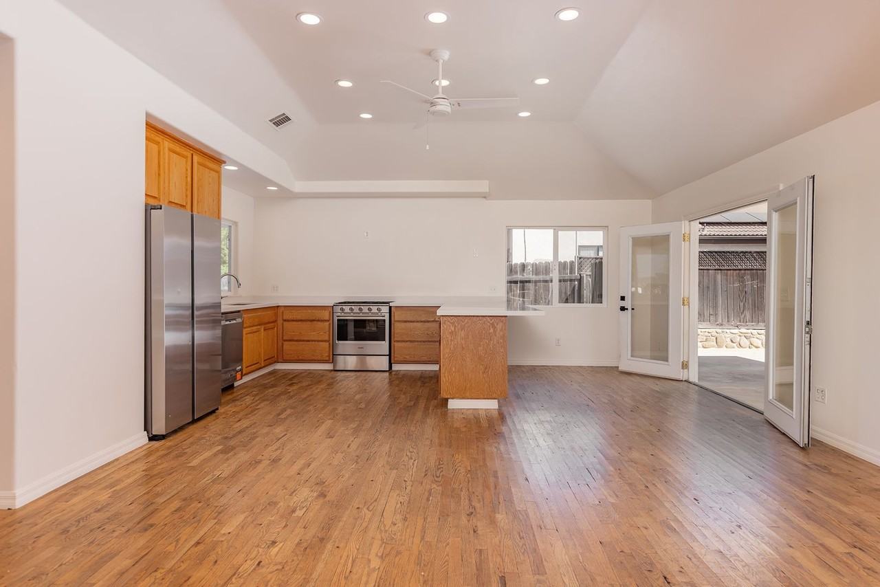 304 El Conejo Dr - Photo 6 of 28