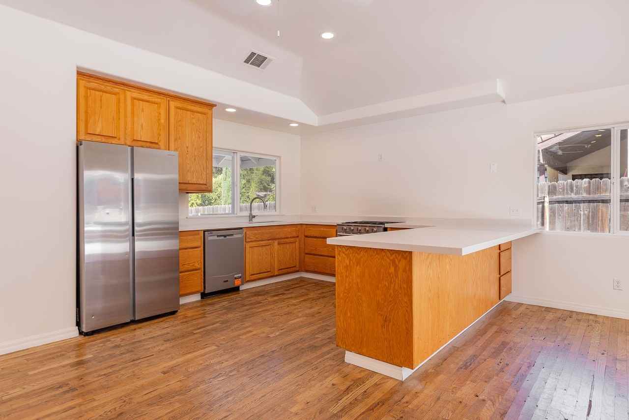 304 El Conejo Dr - Photo 7 of 28