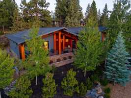 featured image of 19077 Mt Mcloughlin Ln