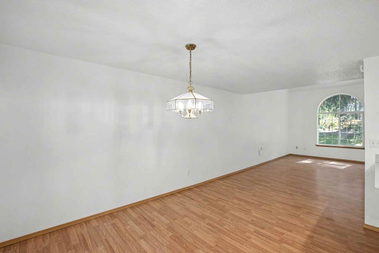 22530 Bluewater Dr Se - Photo 4 of 40